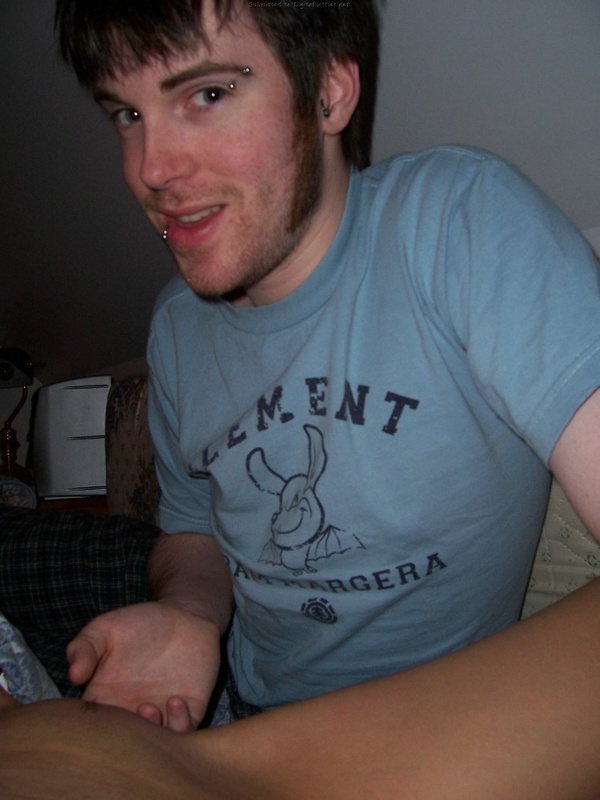 Небритый парень делает кунилингус девушке и трахает ее 5 фото Небритый парень делает кунилингус девушке и трахает ее 5 фото