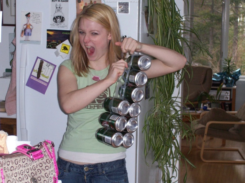 Небритый парень делает кунилингус девушке и трахает ее 1 фото Небритый парень делает кунилингус девушке и трахает ее 1 фото