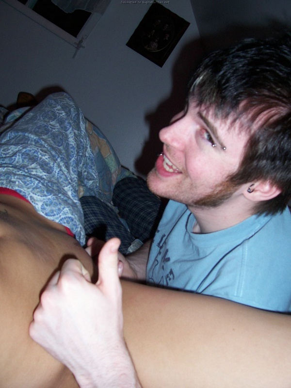 Небритый парень делает кунилингус девушке и трахает ее 8 фото Небритый парень делает кунилингус девушке и трахает ее 8 фото