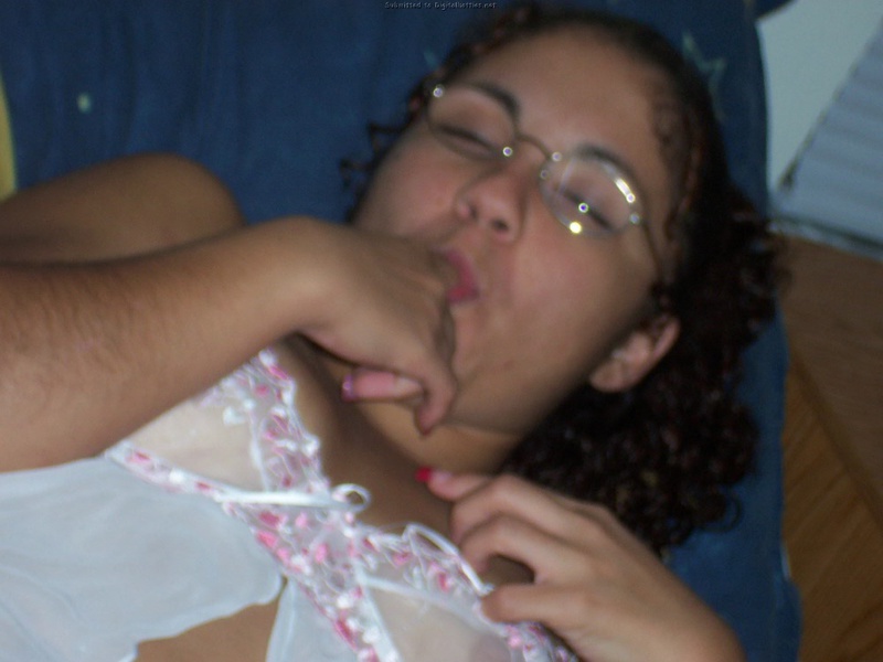 Фетишистка трахается вечером и купается в бассейне днем 2 фото Фетишистка трахается вечером и купается в бассейне днем 2 фото