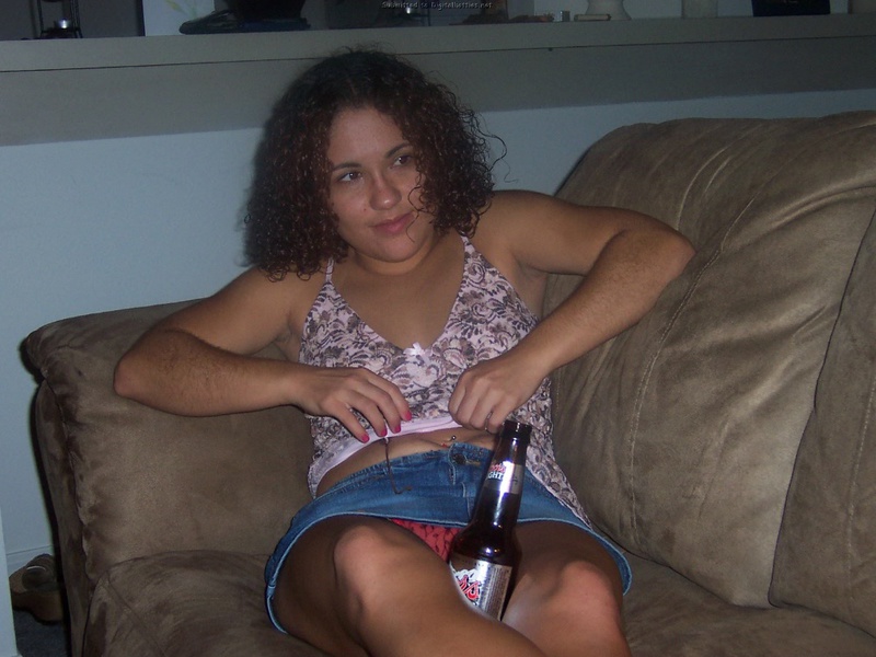 Фетишистка трахается вечером и купается в бассейне днем 27 фото Фетишистка трахается вечером и купается в бассейне днем 27 фото