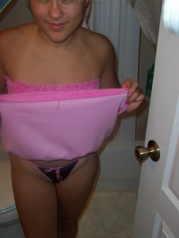 Фетишистка трахается вечером и купается в бассейне днем 38 фото Фетишистка трахается вечером и купается в бассейне днем 38 фото