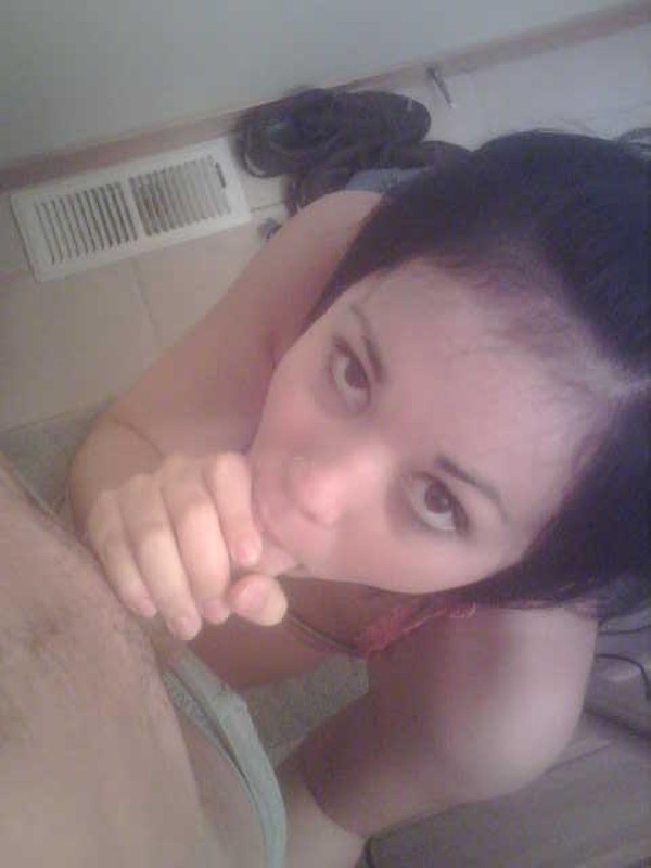 Девка сосет письку в ванной и любит позировать 10 фото Девка сосет письку в ванной и любит позировать 10 фото