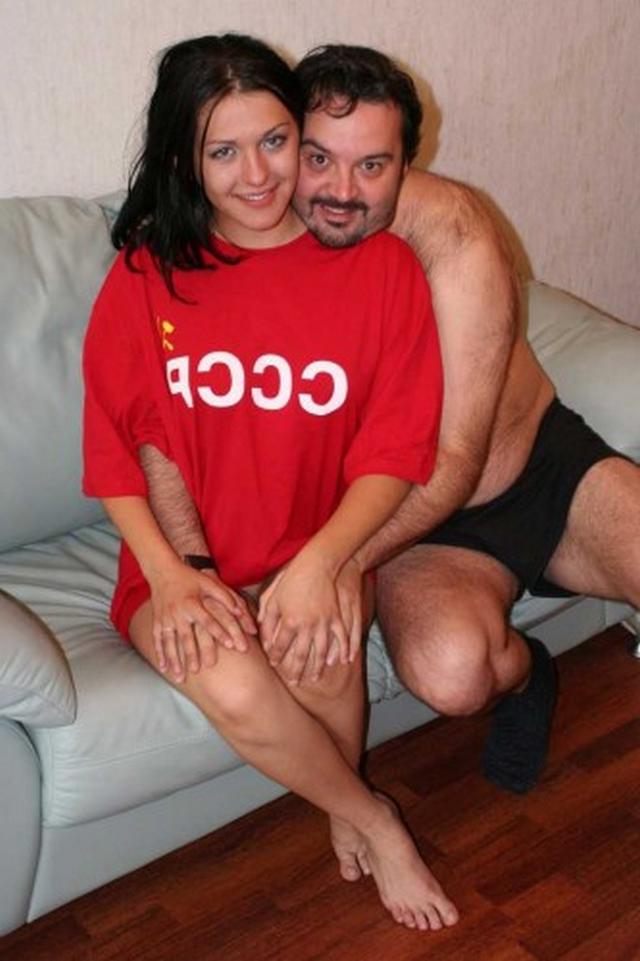 Горячий мужчина трахается с двумя брюнетками 1 фото Горячий мужчина трахается с двумя брюнетками 1 фото