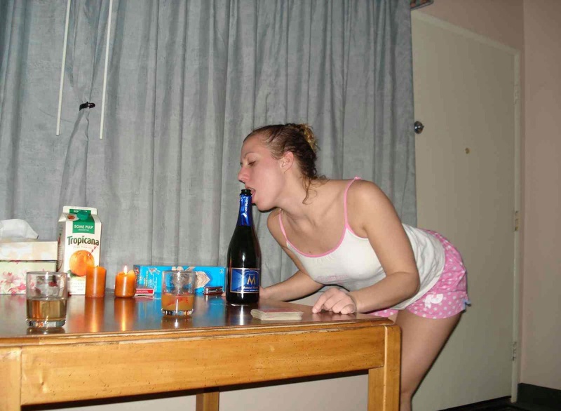 Деваха дрочит клитор или ласкает член язычком 6 фото Деваха дрочит клитор или ласкает член язычком 6 фото