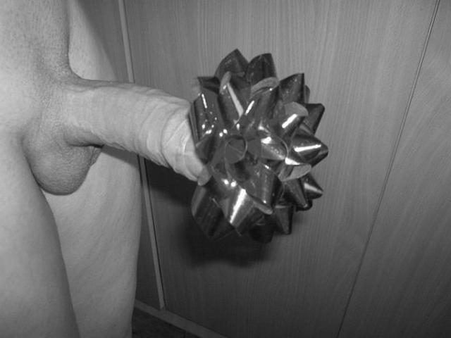 Извращенцы шлют голые члены девушкам в секс-чате 2 фото Извращенцы шлют голые члены девушкам в секс-чате 2 фото