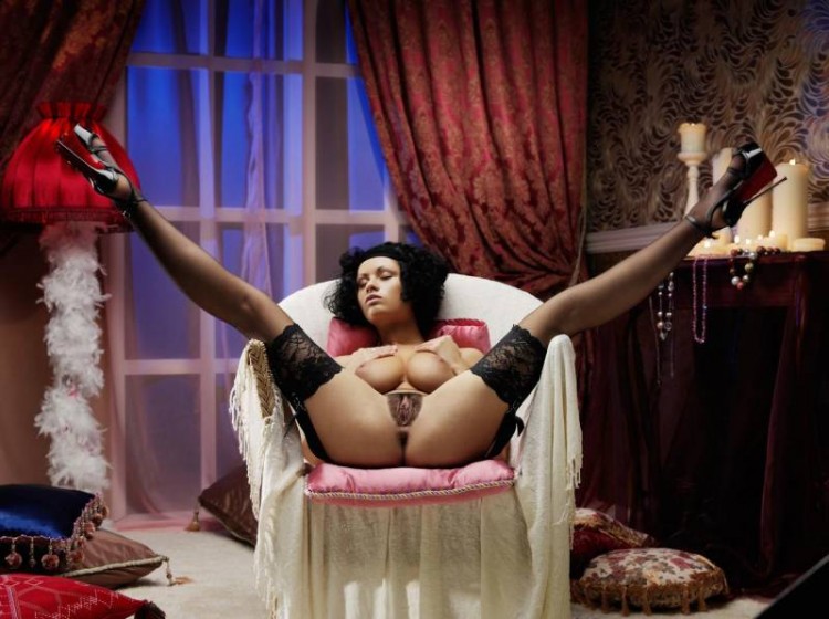 Гламурная брюнетка с большими сиськами и волосатой киской 16 фото Гламурная брюнетка с большими сиськами и волосатой киской 16 фото