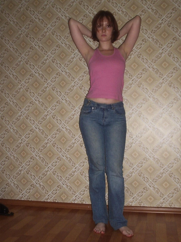 Пышногрудая брюнетка балует себя мастурбацией секиля 1 фото