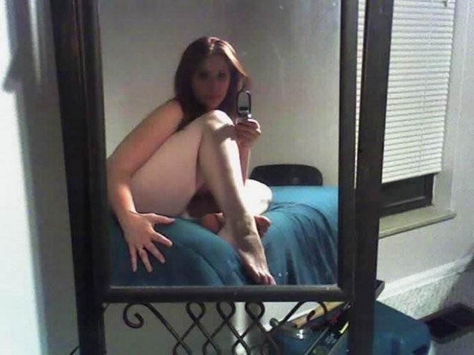 Голые девушки делают селфи в ванной 2 фото Голые девушки делают селфи в ванной 2 фото