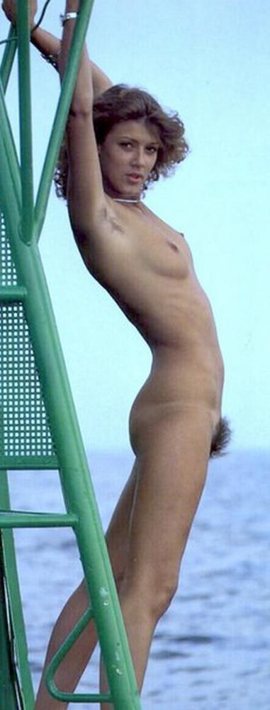 Сборка снимков девушек с волосатыми лобками 26 фото Сборка снимков девушек с волосатыми лобками 26 фото