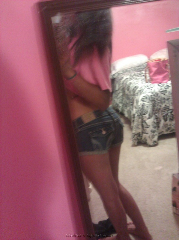 Обворожительная Азиатка раздевается для Вас 32 фото Обворожительная Азиатка раздевается для Вас 32 фото