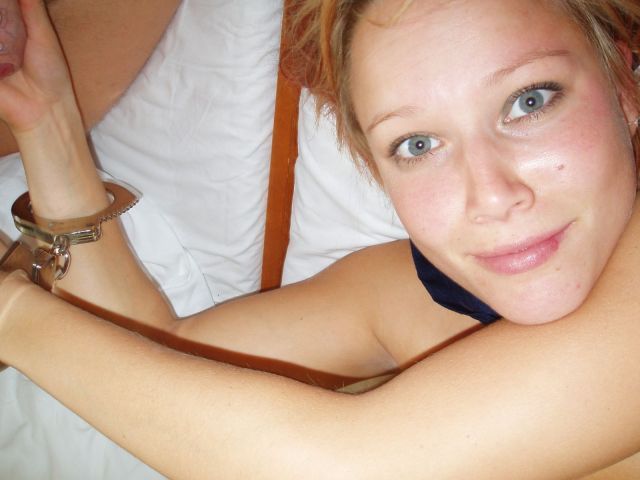 Облизывает член парня по несколько раз 6 фото Облизывает член парня по несколько раз 6 фото