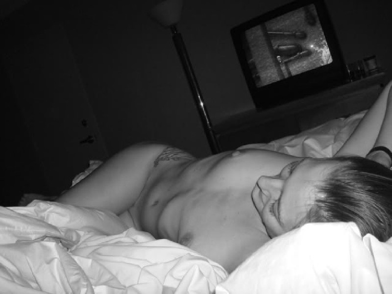 Показала свою обнаженную задницу 8 фото Показала свою обнаженную задницу 8 фото