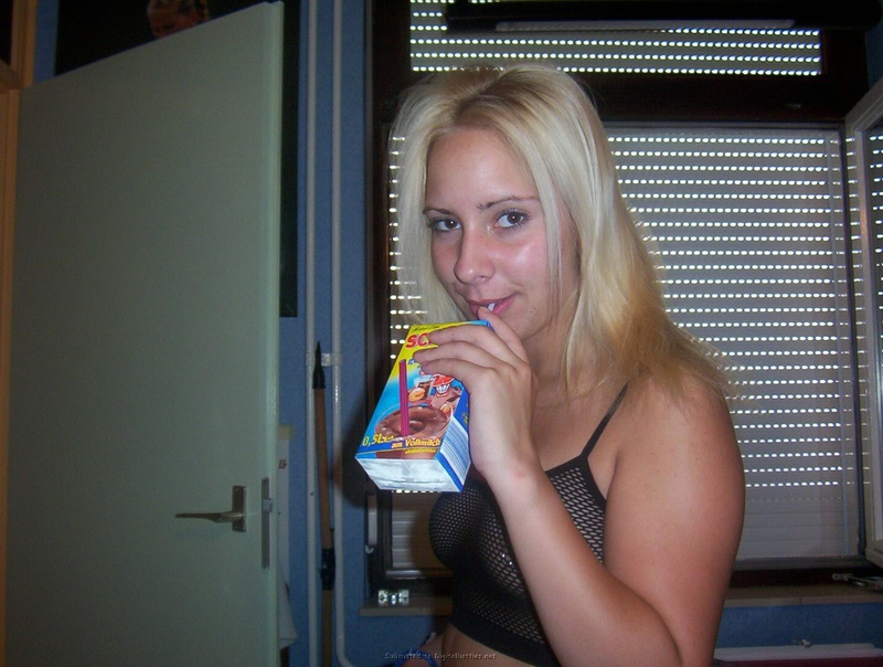 Извращенка испытывает новую секс игрушку 2 фото Извращенка испытывает новую секс игрушку 2 фото