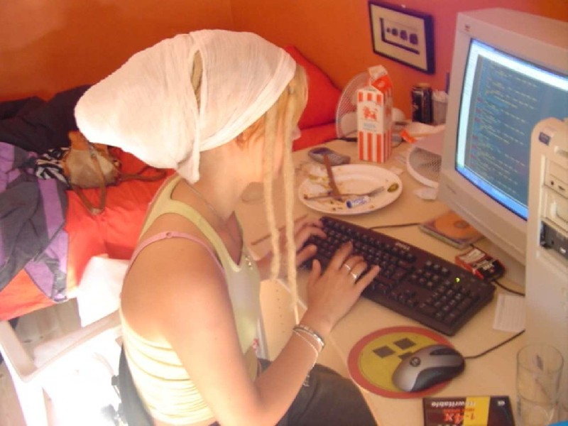 Кучерявая блондинка хочет стать популярной через раздевание 3 фото Кучерявая блондинка хочет стать популярной через раздевание 3 фото