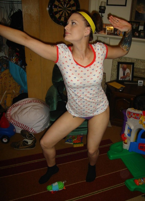 Телка с тату дракона скачет на члене мужика в спальне 22 фото Телка с тату дракона скачет на члене мужика в спальне 22 фото