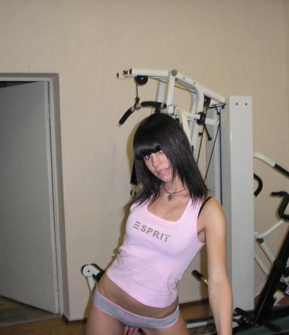 Фитоняшка оголила вагину в домашней тренажерке 2 фото Фитоняшка оголила вагину в домашней тренажерке 2 фото