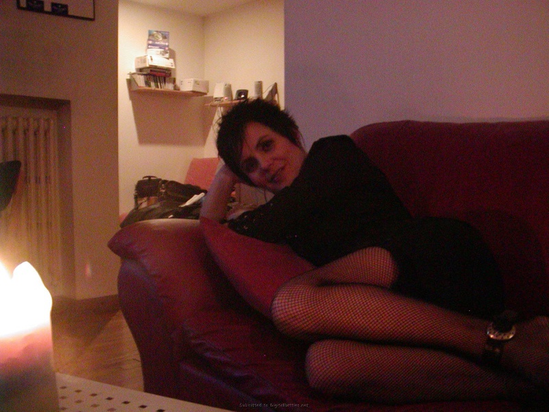 Мамка раскинула ножки для показа себя 17 фото Мамка раскинула ножки для показа себя 17 фото