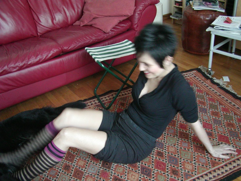 Мамка раскинула ножки для показа себя 15 фото Мамка раскинула ножки для показа себя 15 фото