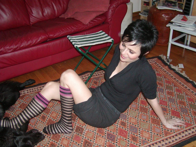 Мамка раскинула ножки для показа себя 16 фото Мамка раскинула ножки для показа себя 16 фото