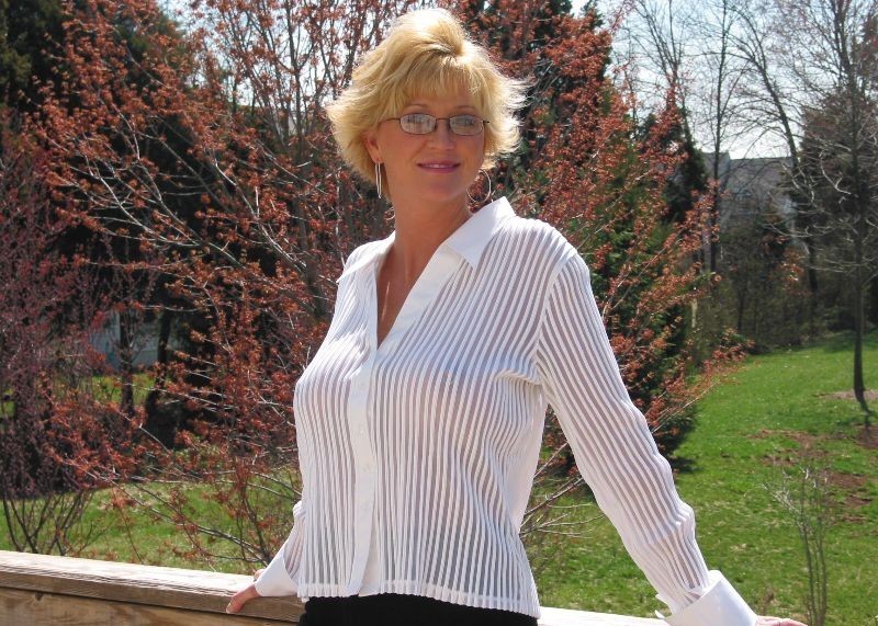 Обольстительная дама раздевается догола в комнате 1 фото Обольстительная дама раздевается догола в комнате 1 фото