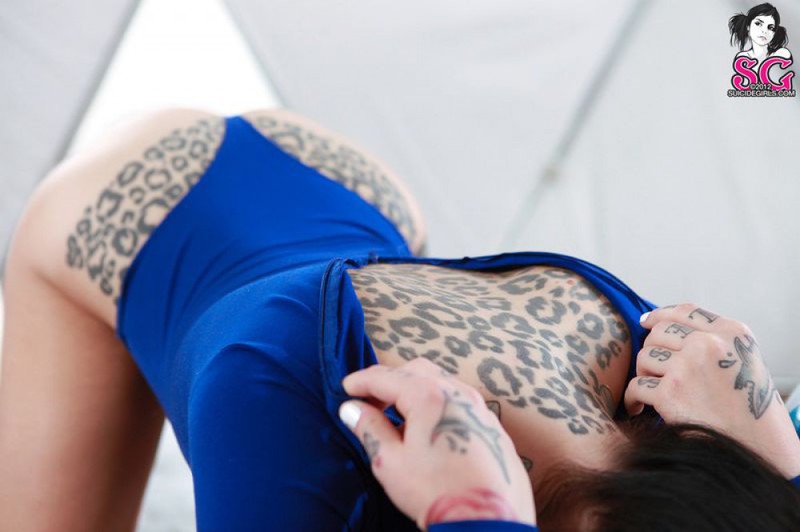 Великолепная татуированная брюнетка показала себя 16 фото Великолепная татуированная брюнетка показала себя 16 фото