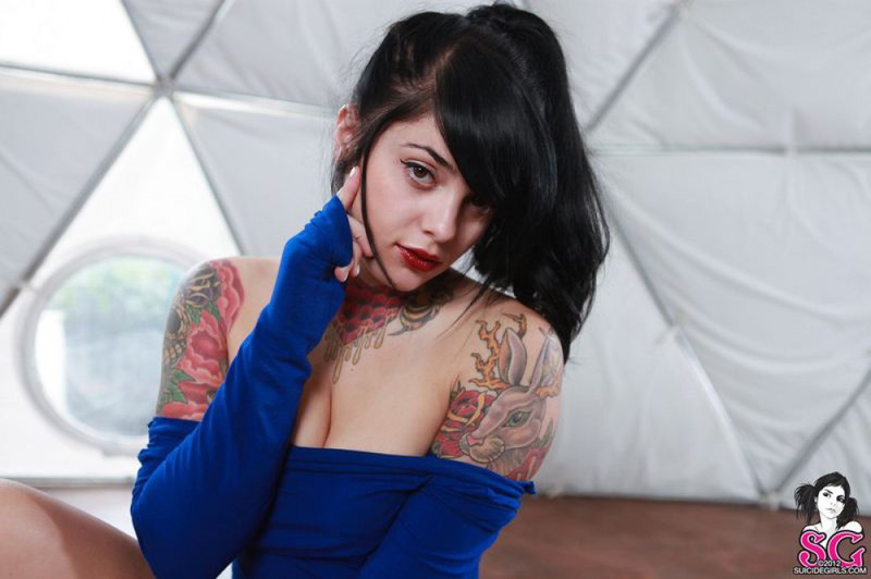 Великолепная татуированная брюнетка показала себя 40 фото Великолепная татуированная брюнетка показала себя 40 фото