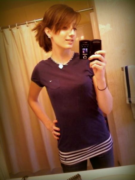 Девушки восхищаются собой и делают селфи 1 фото Девушки восхищаются собой и делают селфи 1 фото