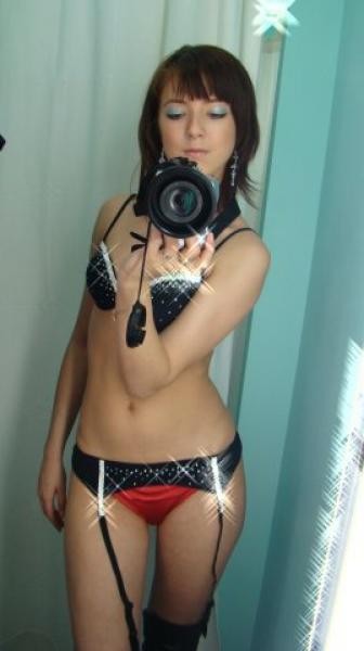 Девушки восхищаются собой и делают селфи 6 фото Девушки восхищаются собой и делают селфи 6 фото