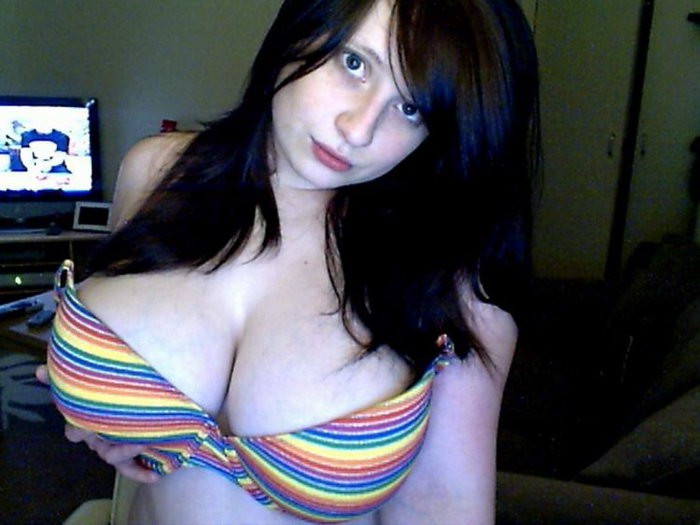 Девушки восхищаются собой и делают селфи 15 фото Девушки восхищаются собой и делают селфи 15 фото