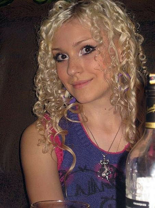 Эротика в исполнении симпатичной девушки 1 фото Эротика в исполнении симпатичной девушки 1 фото