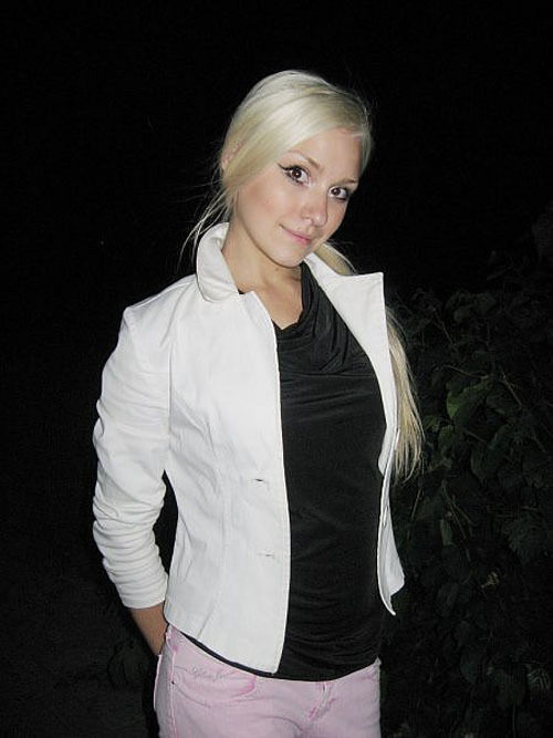 Эротика в исполнении симпатичной девушки 2 фото Эротика в исполнении симпатичной девушки 2 фото