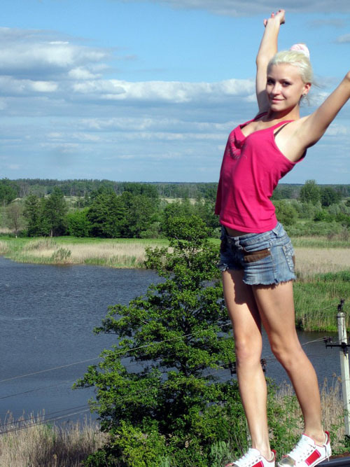 Эротика в исполнении симпатичной девушки 6 фото Эротика в исполнении симпатичной девушки 6 фото