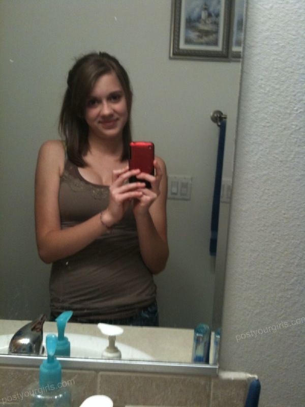 Милашка спортивной внешности оголяет груди 4 фото Милашка спортивной внешности оголяет груди 4 фото