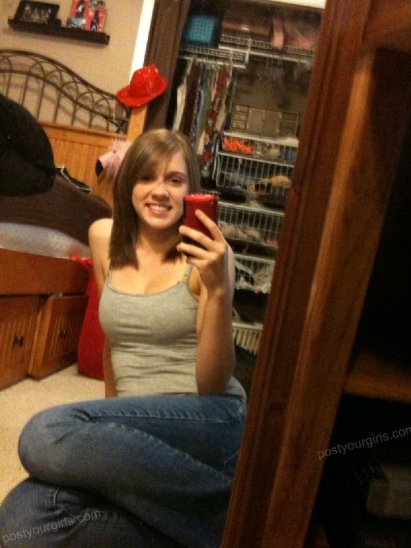 Милашка спортивной внешности оголяет груди 2 фото Милашка спортивной внешности оголяет груди 2 фото