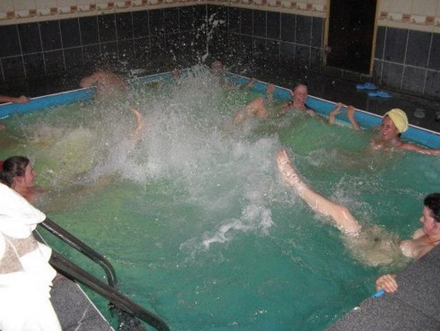 Симпатичные девушки обожают купаться 10 фото Симпатичные девушки обожают купаться 10 фото