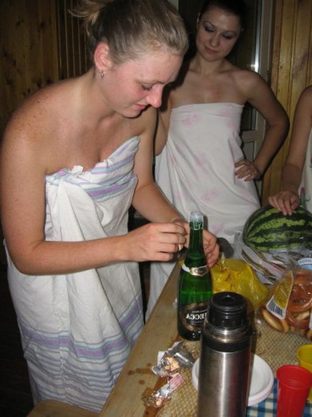 Симпатичные девушки обожают купаться 14 фото Симпатичные девушки обожают купаться 14 фото