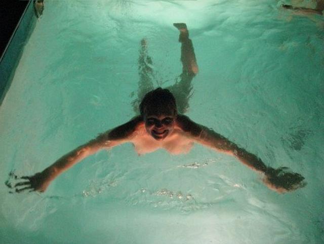 Симпатичные девушки обожают купаться 15 фото Симпатичные девушки обожают купаться 15 фото