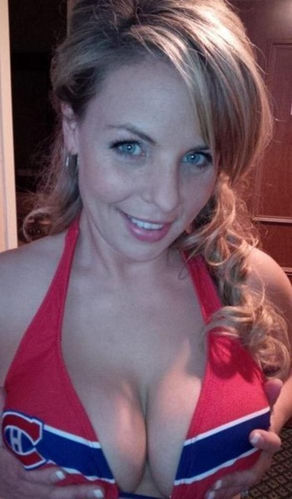 На работе дома и на улице раздеваются 9 фото На работе дома и на улице раздеваются 9 фото