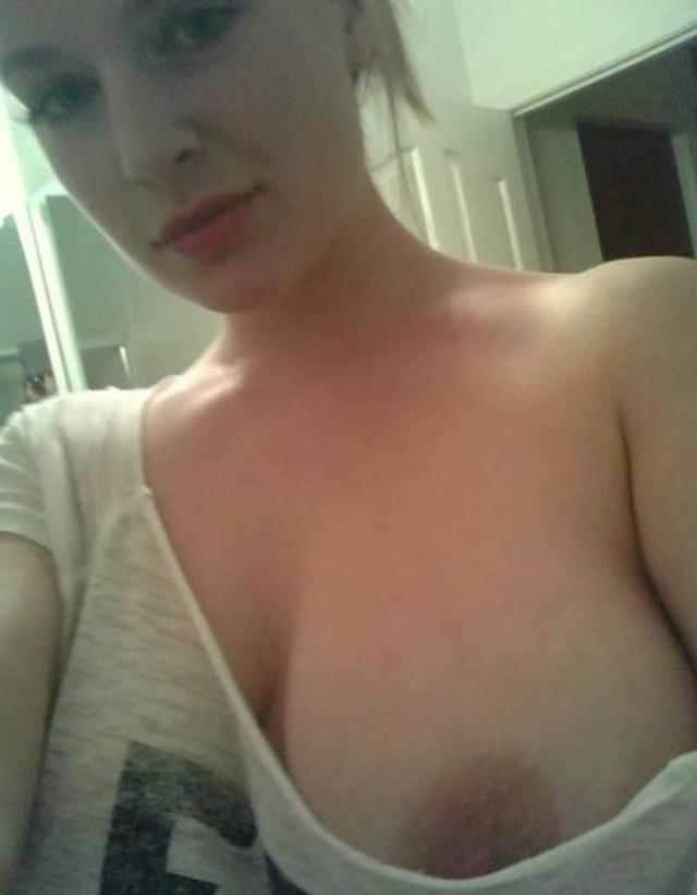 На работе дома и на улице раздеваются 32 фото На работе дома и на улице раздеваются 32 фото