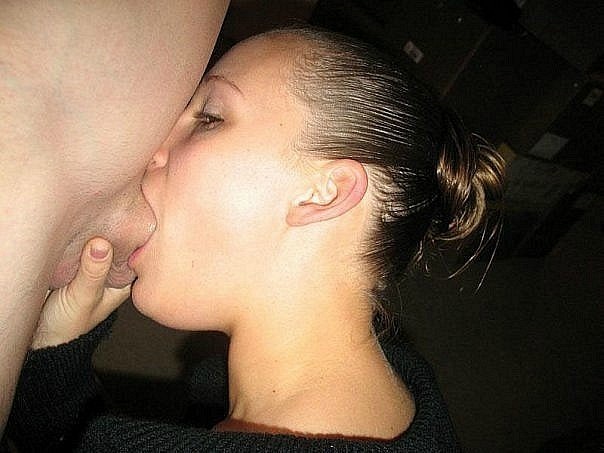 Парни выложили, как молодые давалки делают им отсос 6 фото Парни выложили, как молодые давалки делают им отсос 6 фото