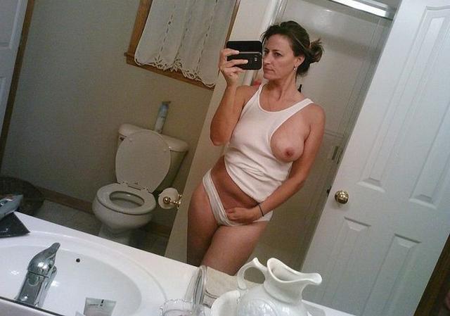 Пошлые мамочки из России оголяют большие титьки и попки 1 фото Пошлые мамочки из России оголяют большие титьки и попки 1 фото