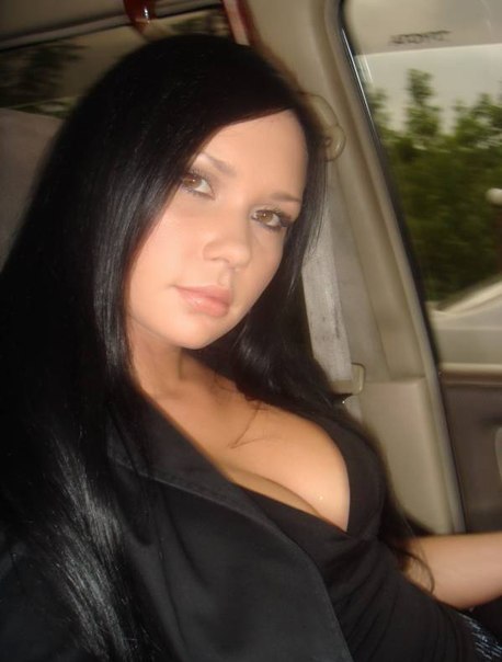 Брюнетка в белых чулках хвастается аккуратной киской 13 фото Брюнетка в белых чулках хвастается аккуратной киской 13 фото