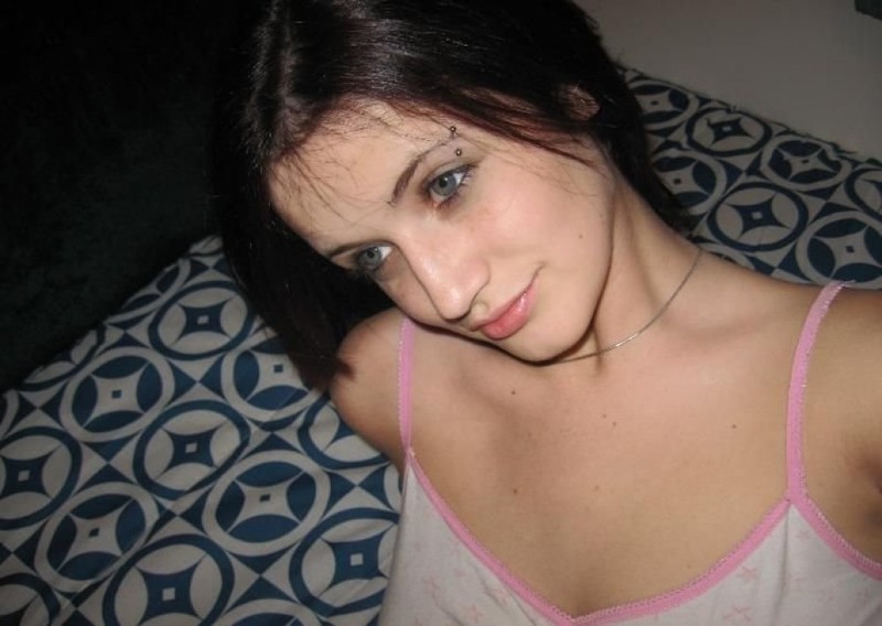 Сует самотык в мокрую вагину 3 фото Сует самотык в мокрую вагину 3 фото