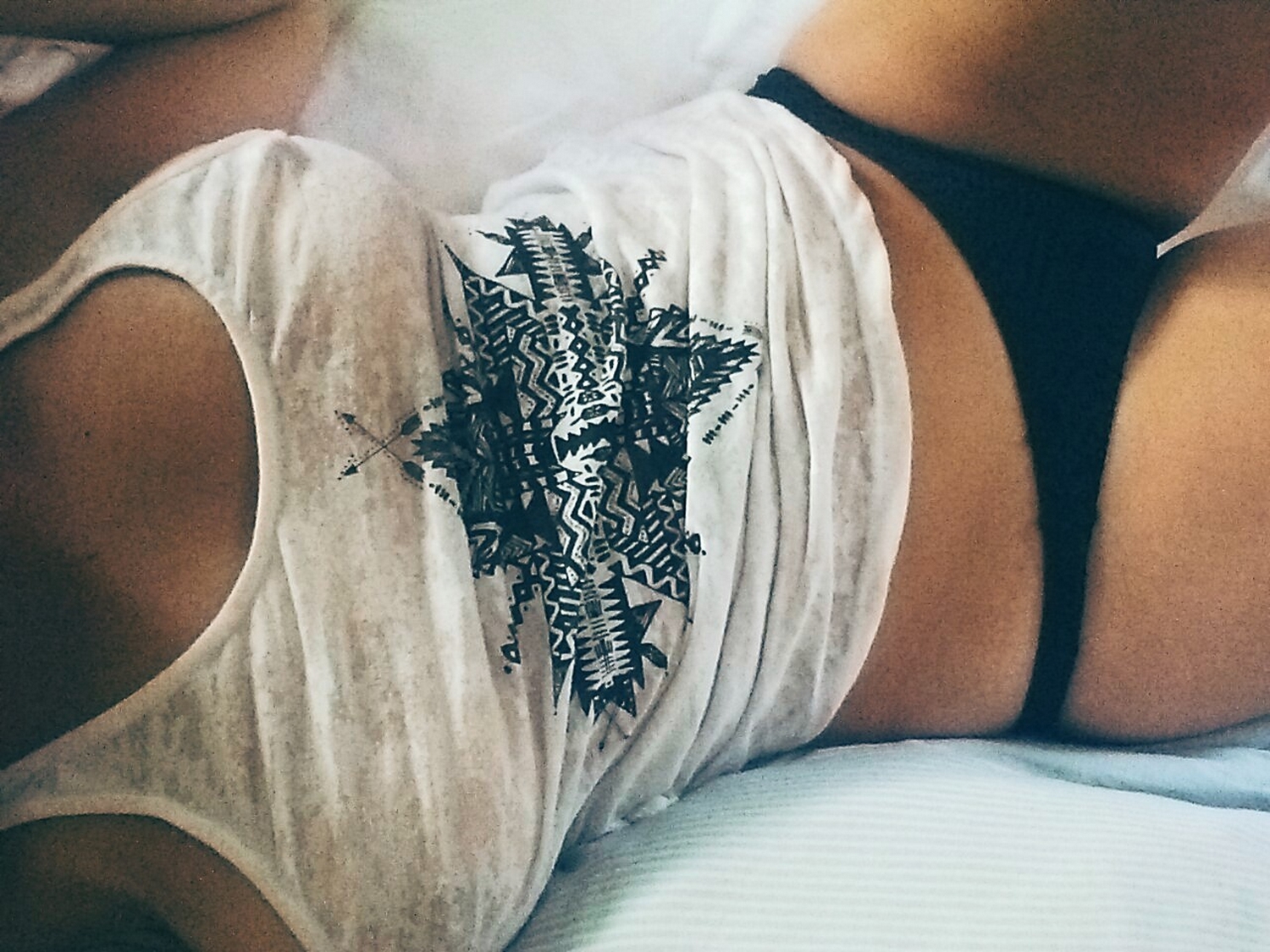 Девушка разделась и любуется большими сиськами 10 фото Девушка разделась и любуется большими сиськами 10 фото