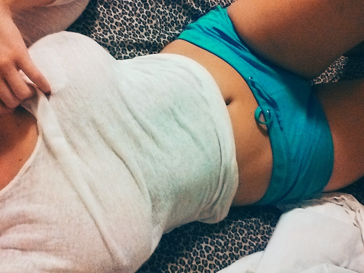 Девушка разделась и любуется большими сиськами 11 фото Девушка разделась и любуется большими сиськами 11 фото