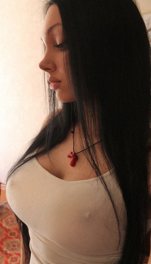 Пышногрудая брюнетка крутит упругой жопой 10 фото Пышногрудая брюнетка крутит упругой жопой 10 фото