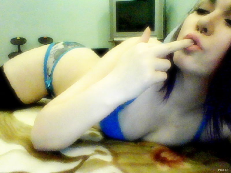 Рабочие губки и слюнявые языки домашних пошлячек 3 фото Рабочие губки и слюнявые языки домашних пошлячек 3 фото