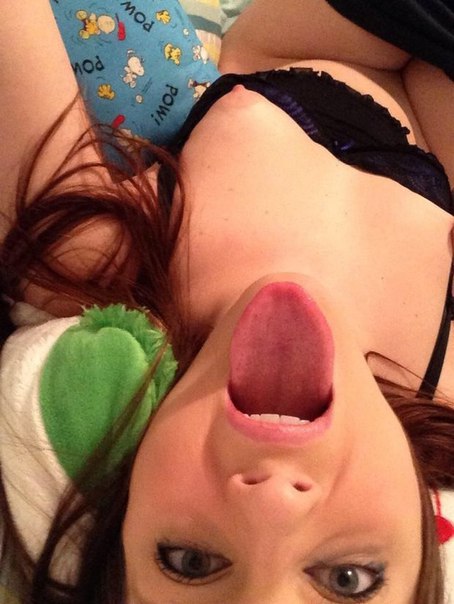 Рабочие губки и слюнявые языки домашних пошлячек 8 фото Рабочие губки и слюнявые языки домашних пошлячек 8 фото