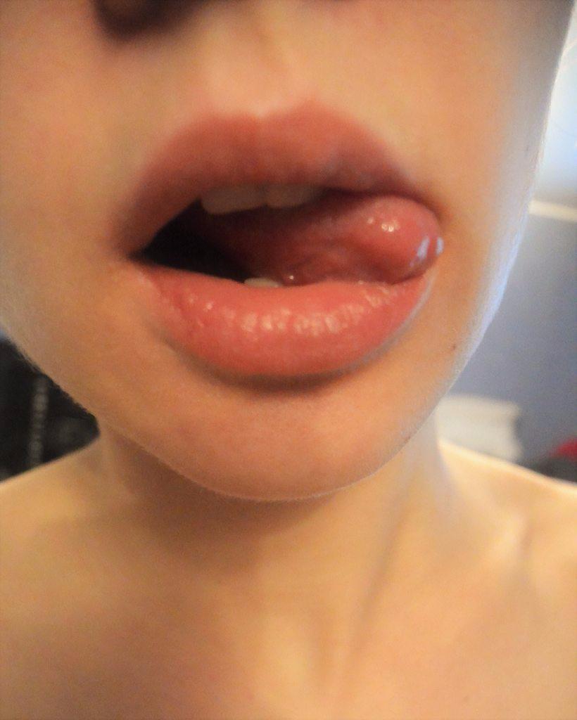 Рабочие губки и слюнявые языки домашних пошлячек 12 фото Рабочие губки и слюнявые языки домашних пошлячек 12 фото